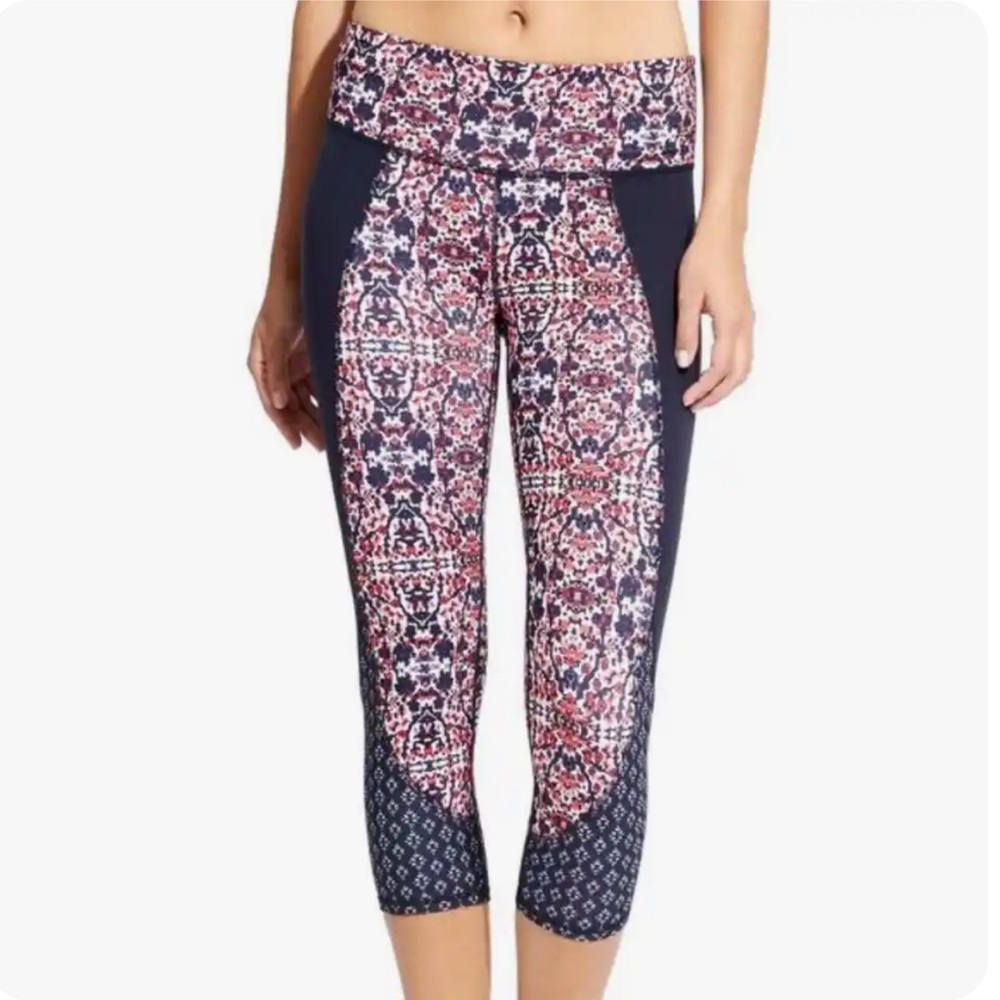 Athleta cropped navy floral‎ leggings S